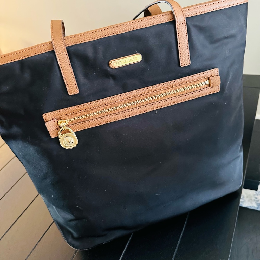 NEW WITH TAGS MICHAEL KORS TOTE BAG